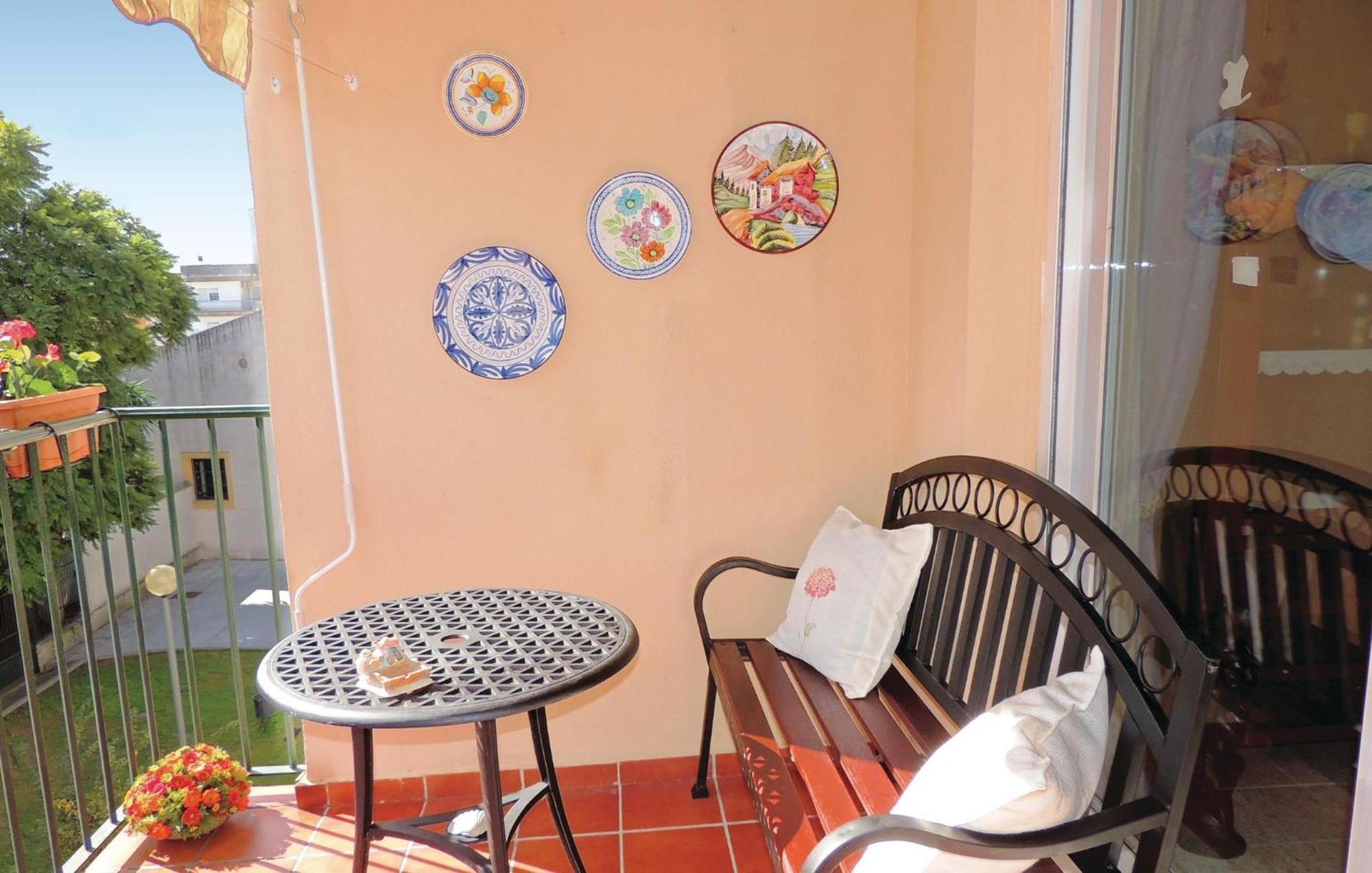 3 Bedroom Nice Apartment In Херес-де-ла-Фронтера Экстерьер фото